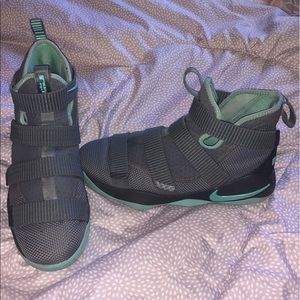 LeBron James Nike ZOOM | Youth